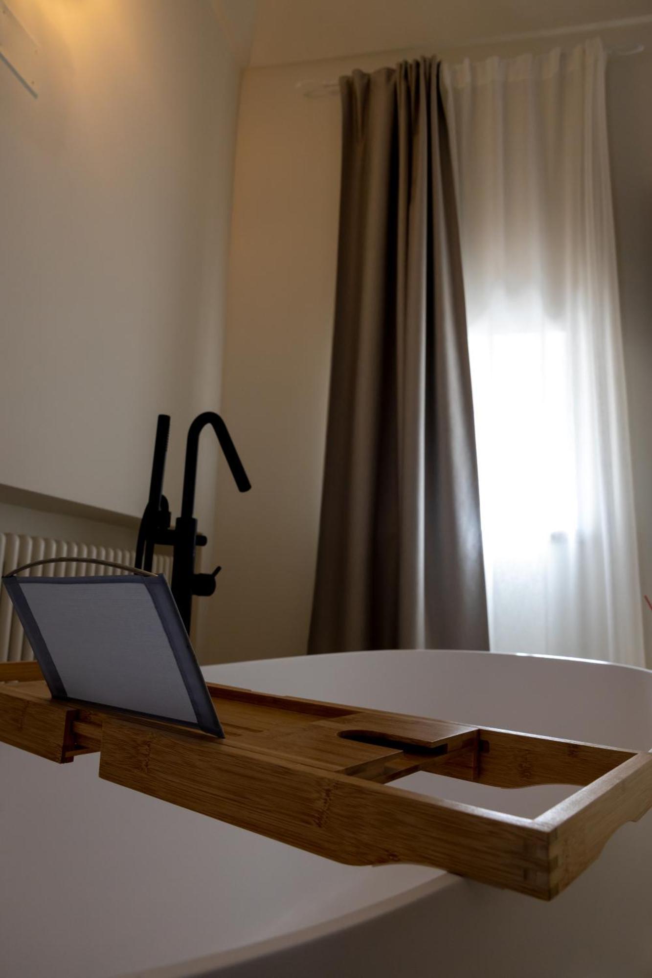 Suites Dimora Garibaldi ペスキチ エクステリア 写真