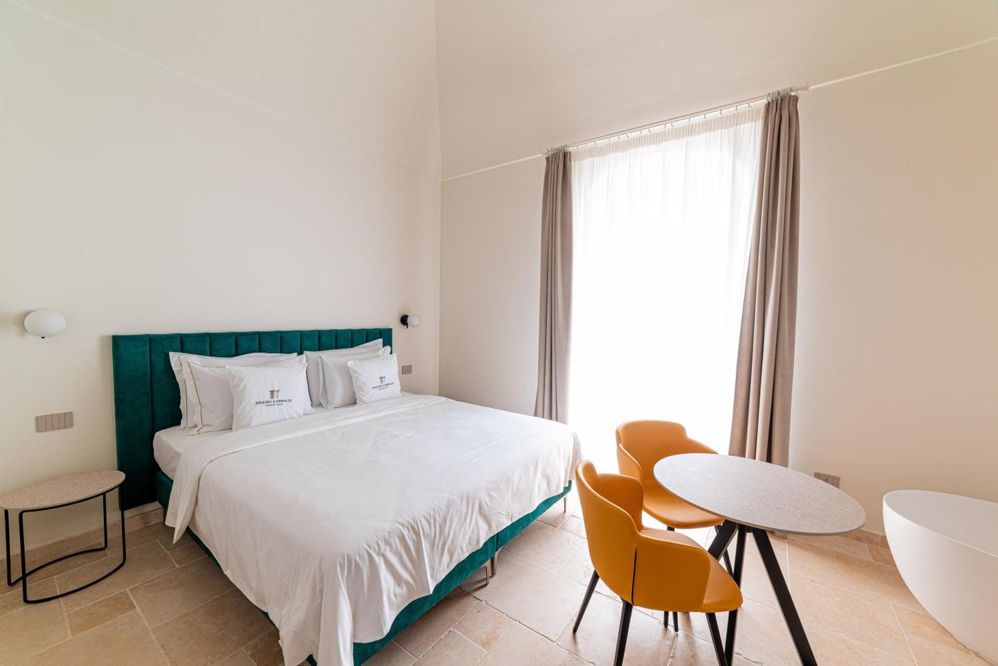 Suites Dimora Garibaldi ペスキチ エクステリア 写真